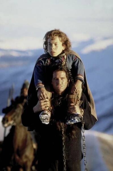 FOTO: Warwick Davis v roce 1988 ve filmu Willow. – stránka 18