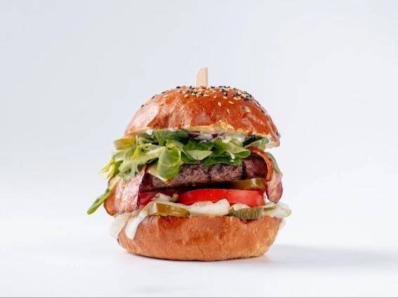 Bouda Burgers OC Čtyři Dvory | Wolt | Delivery | České Budějovice