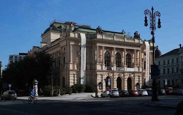 Liberecké divadlo oslaví 140 let, program zastaví frekventovanou silnici