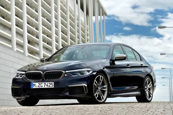 BMW 5: Podrobné specifikace vozidel & Interaktivní nástroj pro srovnání