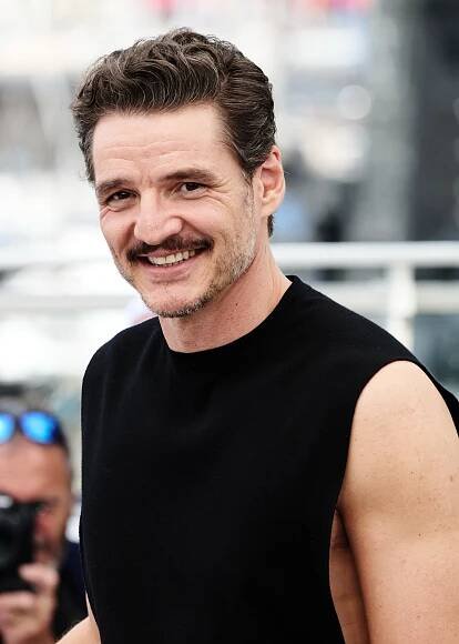 Soubor:Pedro Pascal at the 2025 Cannes Film Festival 05.jpg