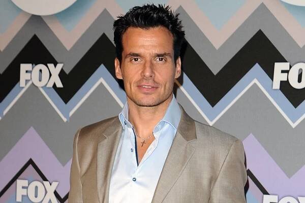 Antonio Sabato Jr. has all the right moves -- and can help you with your game, too.