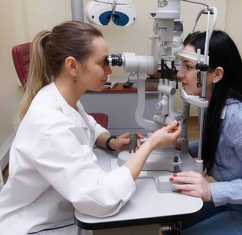 Oftalmologie vs optometrie: Rozdíl a srovnání