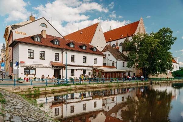 Budova, kde se hotel nachází