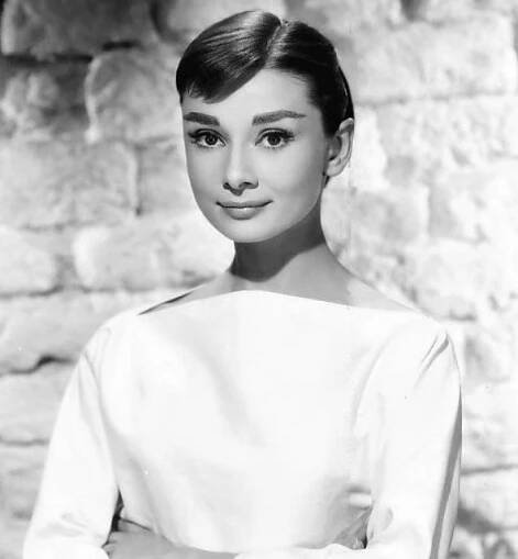 Soubor:Audrey Hepburn 1956om (cropped).jpg – Wikipedie