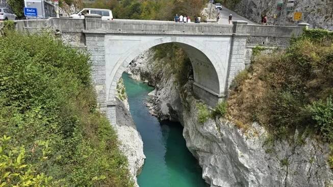 Nejezděte v srpnu na dovolenou do Slovinska a Chorvatska. Nový Volkswagen California tam ale bodoval