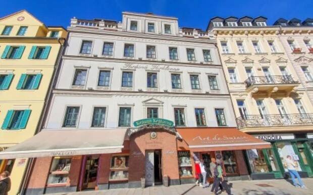 Karlovy Vary v Hotelu Krásná Královna **** se snídaněmi, vstupem do Alžbětiných lázní a oplatkami - Image 4