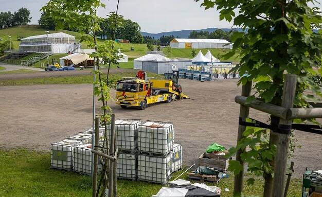 Ochutnám české pivo, říká hvězda Benátské z Eurythmics. Přípravy vrcholí