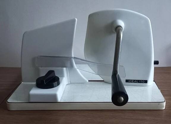 Kráječ chleba, mechanický, ruční, funkční - Vybavení do kuchyně