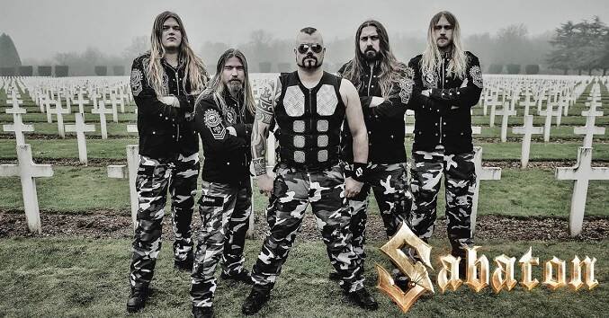 Švédská metalová kapela Sabaton mává českou vlajkou. V novém videoklipu ukazuje záběry z Plzně