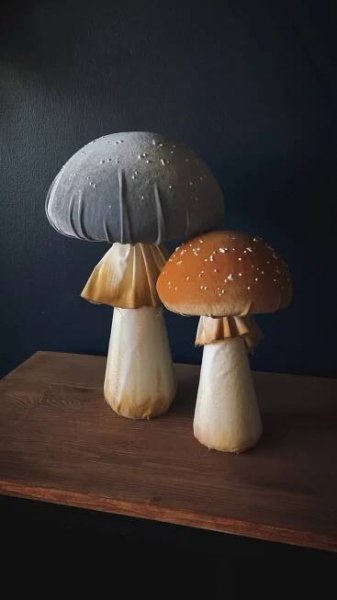 Obsahuje obrázek: DIY Giant Velvet Mushrooms | YStreetStudio