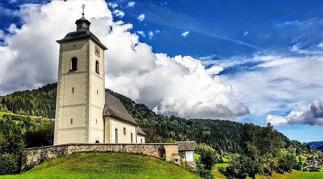 Ausflugstipp Arriach Gerlitzen Alpe - Kirche. Auch schönes Wandergebiet in Kärnten.