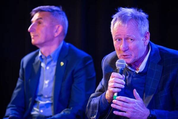 Ivan Kmotrík povedal, že nový štadión na Tehelnom poli stále vlastní Slovan. "V zásade štadión...