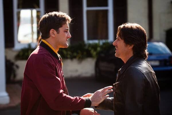The Almighty Johnsons - Playing God - Z filmu - Emmett Skilton, Timothy Balme