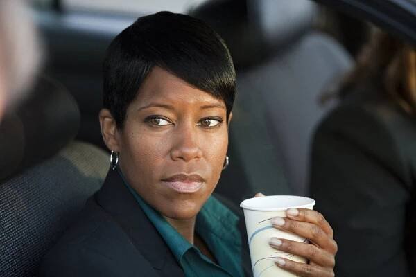 Policajti z L. A. - Let It Snow - Z filmu - Regina King