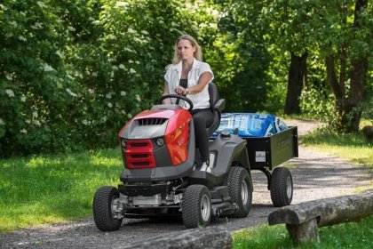 Předváděcí akce českých zahradních traktorů SECO - “PUTOVÁNÍ S TRÁVOBORCEM”