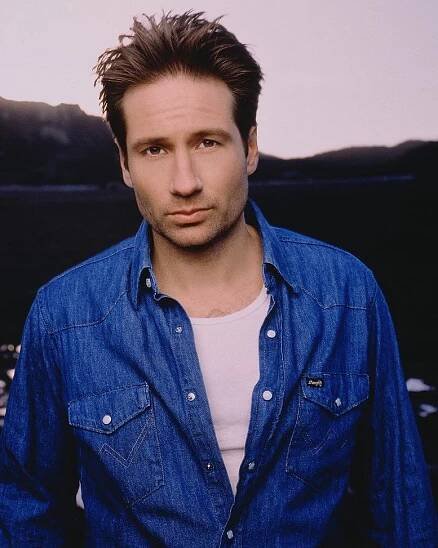 » David Duchovny je fešák v košili a tílku Kult X | největší český fanweb o seriálu Akta X (The X-Files) 