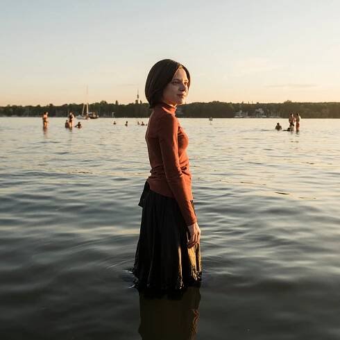 Shira Haas of ‘Unorthodox’ on Sharing the Joys of Her First Emmy Nod