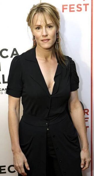 Mary Stuart Masterson at a film premiere.