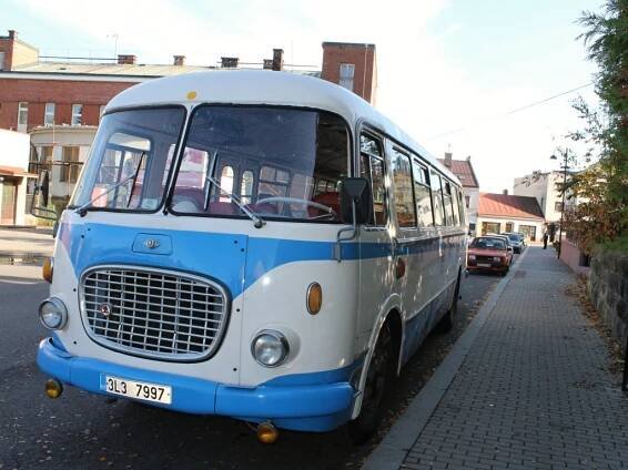 V Lomnici slavnostně zahájili výstavu o ČSAD Semily