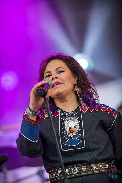 Ulla Pirttijärvi-Länsman à un festival Riddu Riđđu