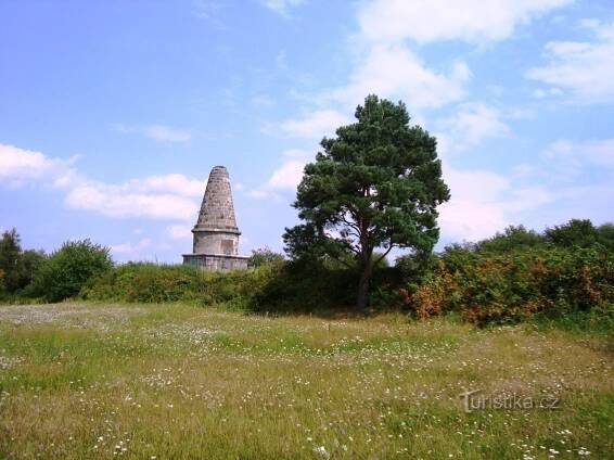 Lipská hora-mohyla-Foto:Ulrych Mir.