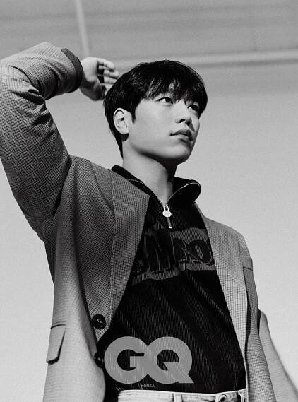 Seo Kang Joon nič neľutuje, žije pre určitý moment, najlepšie si rozumie s mamou a nemá vysnívaný projekt - Asianstyle