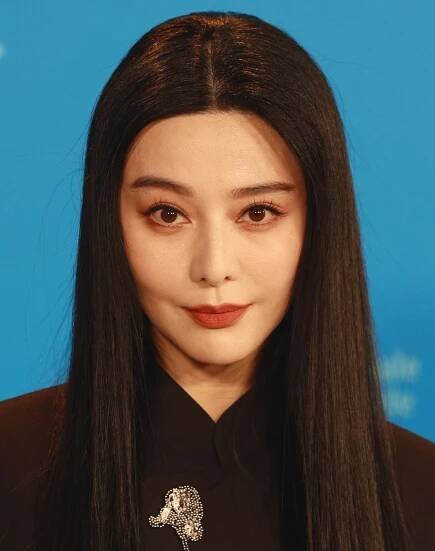 Soubor:Fan Bingbing, 2023 (cropped).jpg – Wikipedie