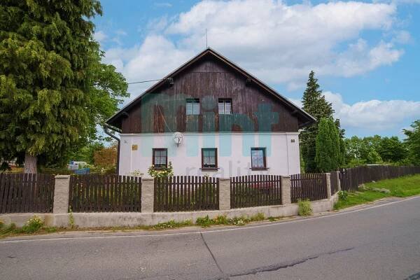 Prodej rodinného domu 5+1 [120 m⊃2;] se zahradou [513 m⊃2;], obec Hošťálkovy, okres Bruntál