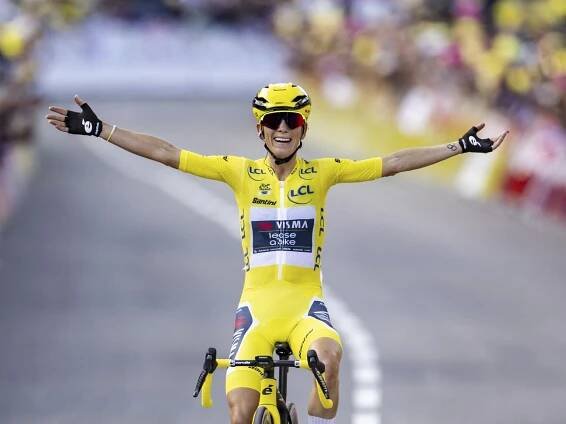 Francie slaví celkovou výhru na Tour de France. Té ženské. A vítězky se ptá na váhu