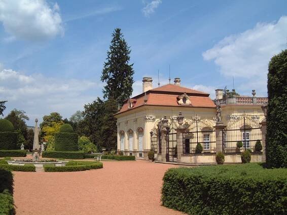 File:Buchlovice schloss1.jpg
