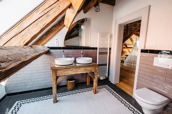 Český kras blízko Karlštejna a Prahy: Pobyt v Boutique Hotelu Corso **** se snídaní formou bufetu + parkování