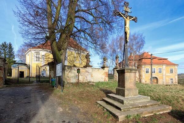 V kostele v Jesenici mají nový oltář - Diecéze plzeňská 