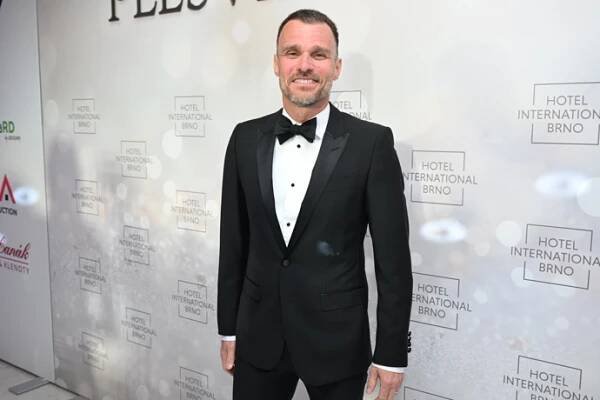 FOTO: Leoš Mareš dorazil na ples v Intru. – stránka 45