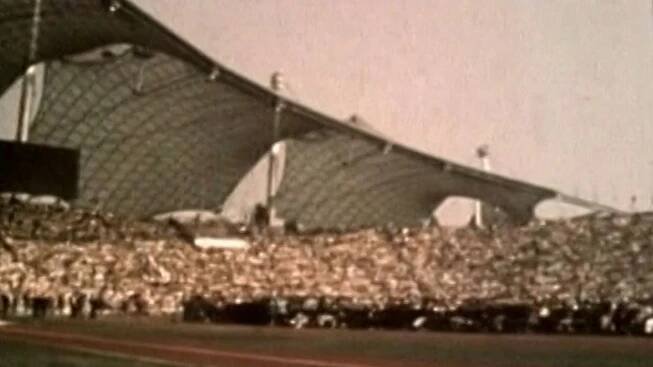 Masakr na mnichovské olympiádě v roce 1972. Do olympijské vesnice vrthli ozbrojení Palestinci