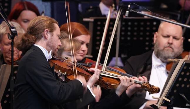 Západočeský symfonický orchestr oslavil narozeniny galakoncertem na kolonádě