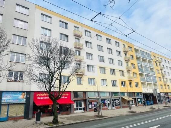 Pronájem zděného bytu 2+1 v Hradci Králové, 15 000 Kč/měs