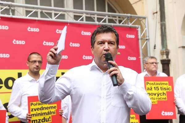 ČSSD oslabila, protože ztratila důvěryhodnost, říká Jiří Paroubek