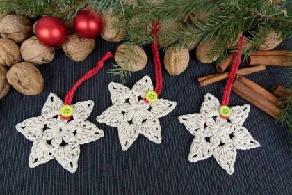 Háčkované hvězdy na vánoční stromek