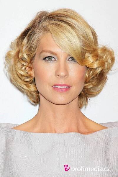 Jenna Elfman - celebrity účes - HappyHair