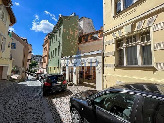 Činžovní dům s obchodem přímo proti Mlýnské kolonádě v Karlových Varech | Loyd - reality, s. r. o.