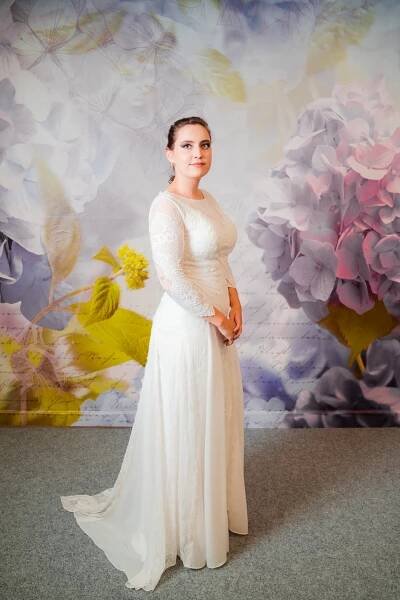 GALERIE - SVATEBNÍ ŠATY - Svatební salon PRSTÝNKEM TO ZAČÍNÁ