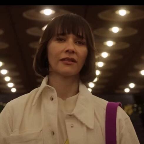 Sunny Series Trailer Rashida Jones Goes On A Mission To Find Her Lost Family With The Help Of A Robot Played By Joanna Sotomura