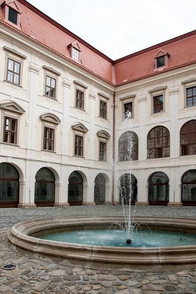 Zámek Holešov | TuristickaMapa.cz