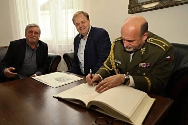 knížek podpis zmenšeno