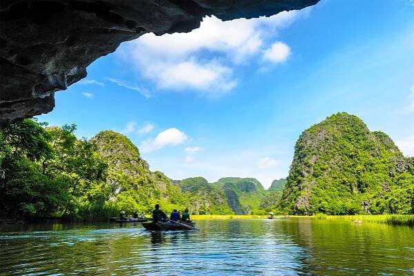 Hoa Lu – Mua Cave – Tam Coc Boating – Cycling