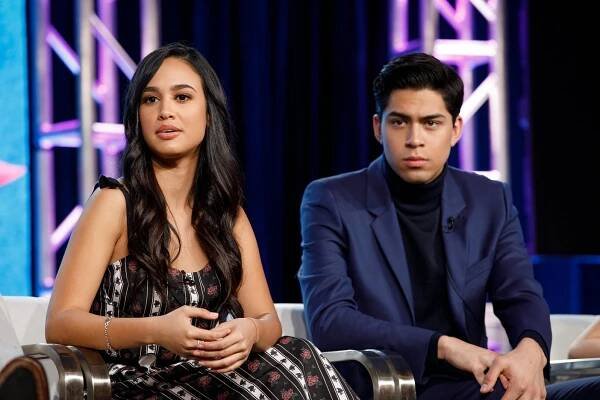 “Party of Five” Session – The cast and executive producers of Freeforms “Party of Five” addressed the press at the 2020 TCA Winter Press Tour, at The Langham Huntington, in Pasadena, California - Emily Tosta, Niko Guardado - Správná pětka - Z akcí