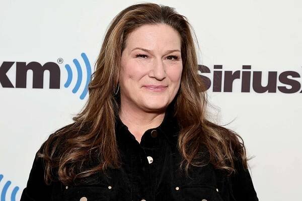 Ana Gasteyer visits SiriusXM at SiriusXM Studios on January 24, 2023 in New York City