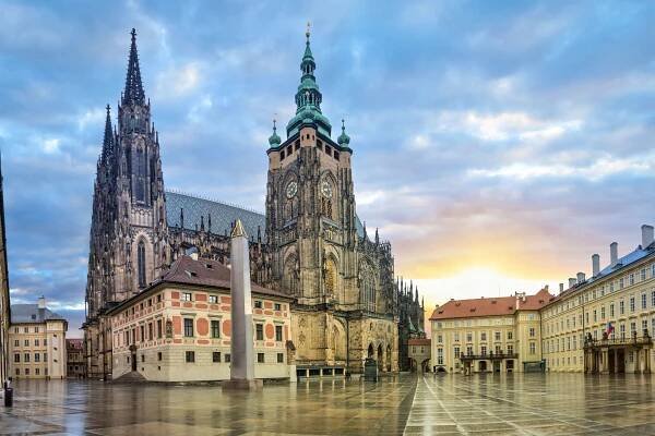 Praha a Středočeský kraj: Stověžatá krása obklopená přírodou