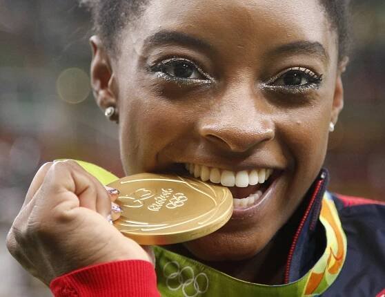 Najlepšia gymnastka histórie Simone Bilesová bojuje nielen so súperkami, ale aj spomienkami na sexuálne útoky....